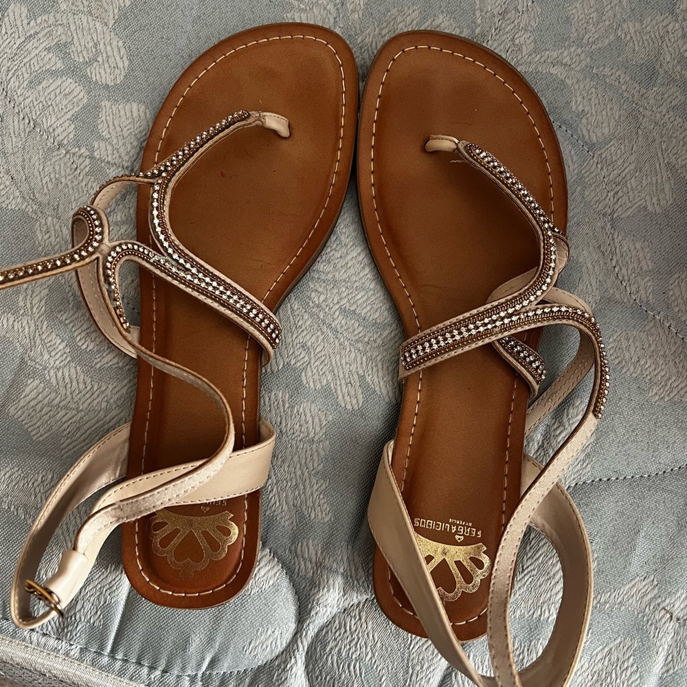 Cute sandals!